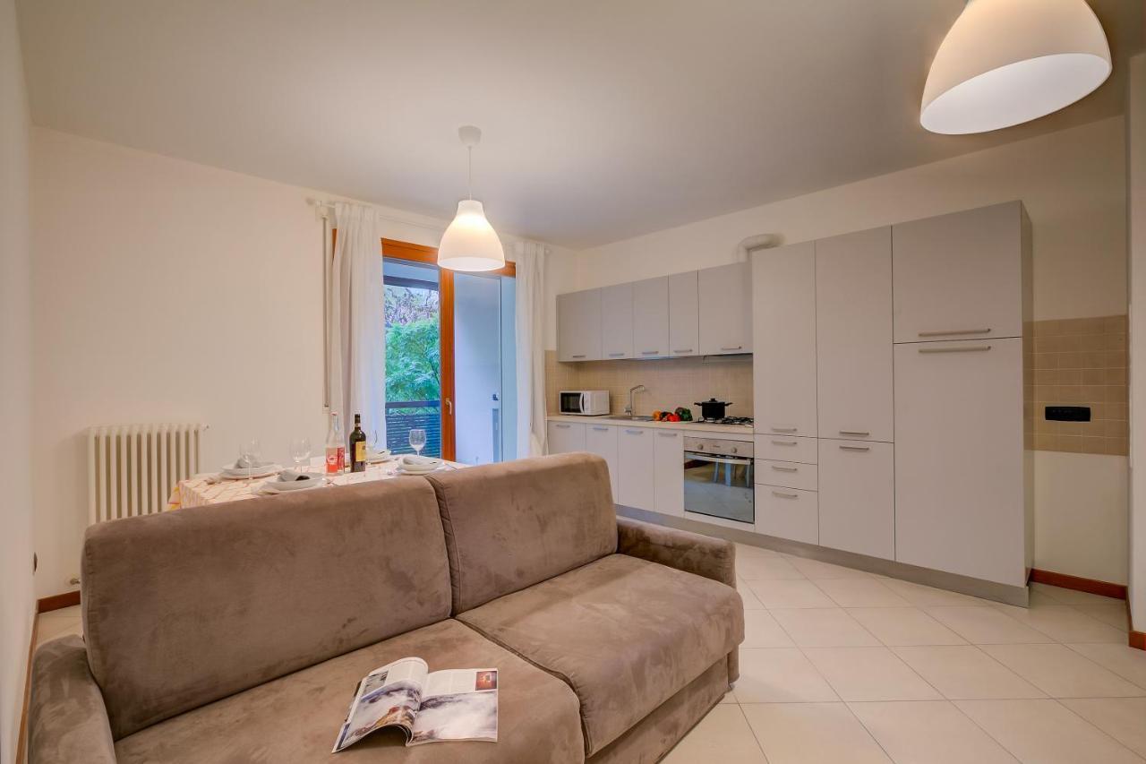 Magnolia - Happy Rentals Laveno-Mombello Bagian luar foto